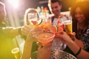 Leia mais sobre o artigo 5 bebidas para curtir as festas sem sair da dieta