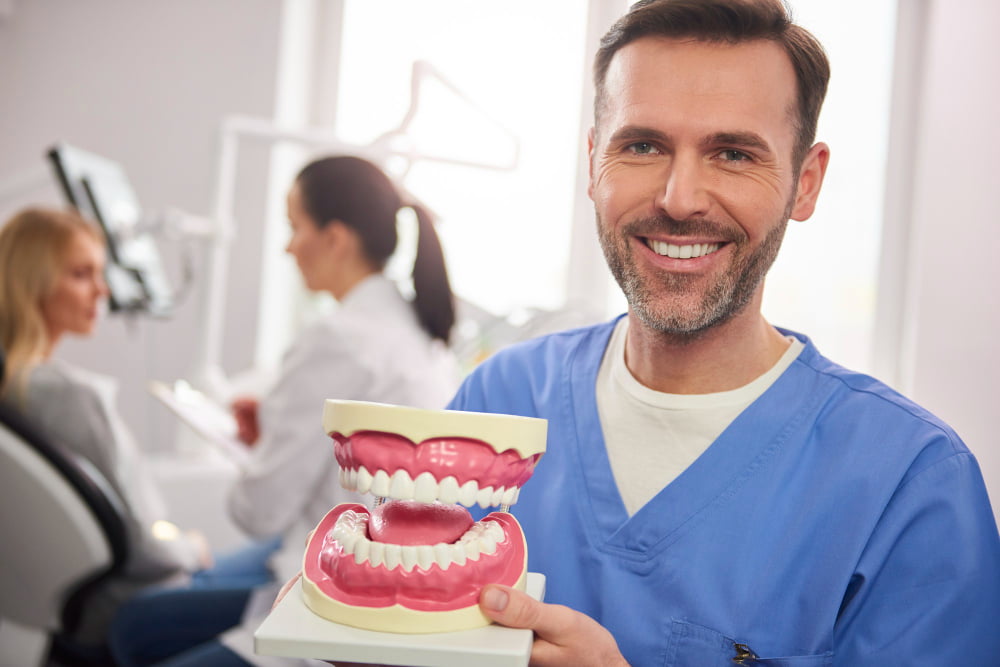 Implantodontia: Como funciona, qual o preço, quem pode fazer? 1 Implantodontia