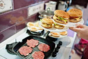 Como fazer uma cozinha para hamburgueria? 7 Leia mais sobre o artigo Como fazer uma cozinha para hamburgueria?