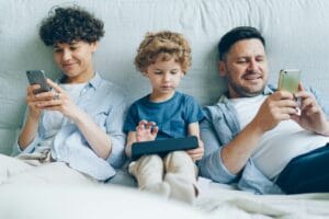 Como ensinar tecnologia aos filhos? 7 Leia mais sobre o artigo Como ensinar tecnologia aos filhos?