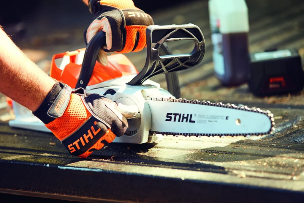 Cortar gramas e madeira: Como usar a roçadeira Stihl? 1 cortar grama