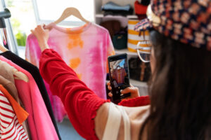 Vale a pena comprar roupas em marketplaces? Dicas para evitar erros 1 comprar roupas em marketplaces